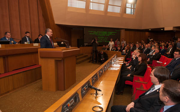 Сергей Аксёнов перед избранием главой республики поблагодарил крымчан за поддержку Сергей Аксёнов перед избранием главой республики поблагодарил крымчан за поддержку