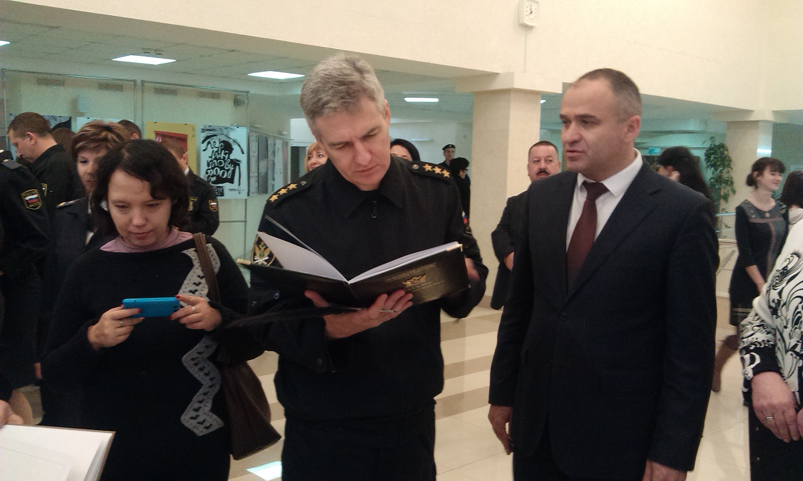 ​Федеральная служба судебных приставов подарила крымской библиотеке более тысячи книг по юриспруденции