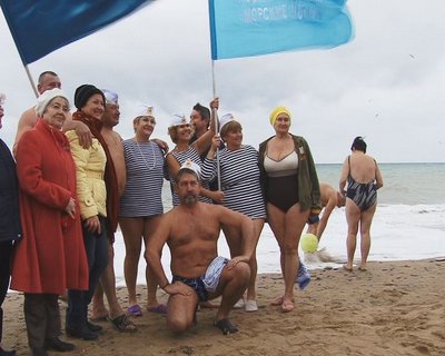 В Саках любители зимнего плавания открыли 30-й сезон В Саках любители зимнего плавания открыли 30-й сезон