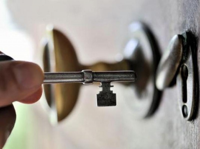 В Севастополе задержали серийного квартирного вора В Севастополе задержали серийного квартирного вора