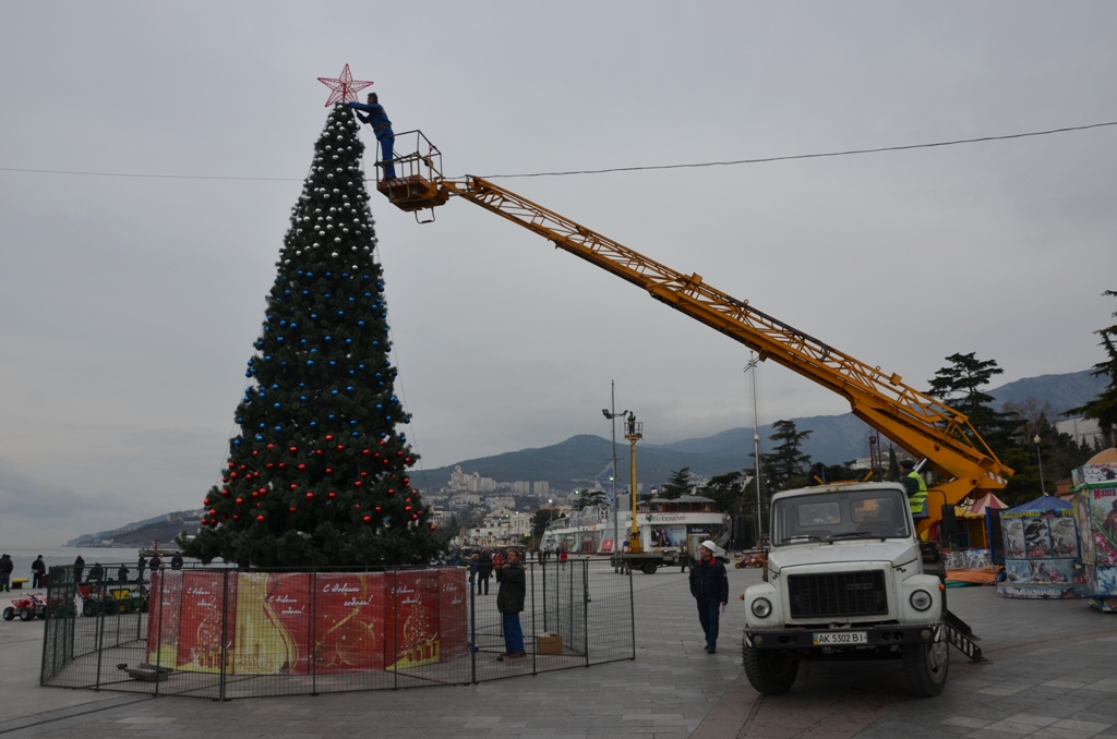 Управление делами президента РФ подарило Ялте новогоднюю ёлку