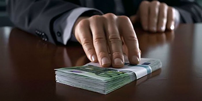 В Севастополе начальник отдела автотранспортного предприятия подозревается в коммерческом подкупе