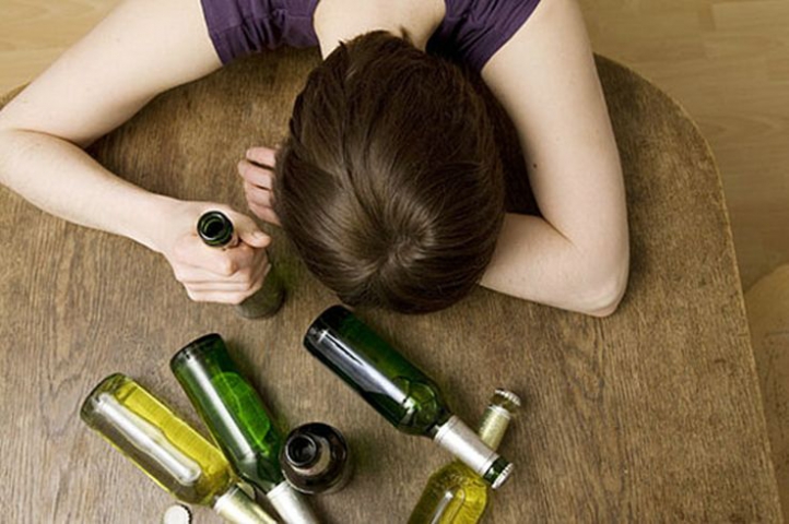 В Севастополе школьницу изъяли из неблагополучной семьи, в отношении матери возбуждено уголовное дело В Севастополе школьницу изъяли из неблагополучной семьи, в отношении матери возбуждено уголовное дело