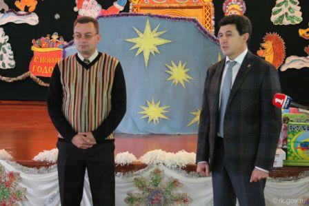 Николай Янаки подарил проектор Белогорскому детскому дому-интернату