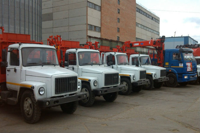 Коммунальным предприятиям Керчи передали 10 автомобилей из Тулы