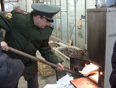 ФСКН сожгла в Крыму 30 кг наркотиков