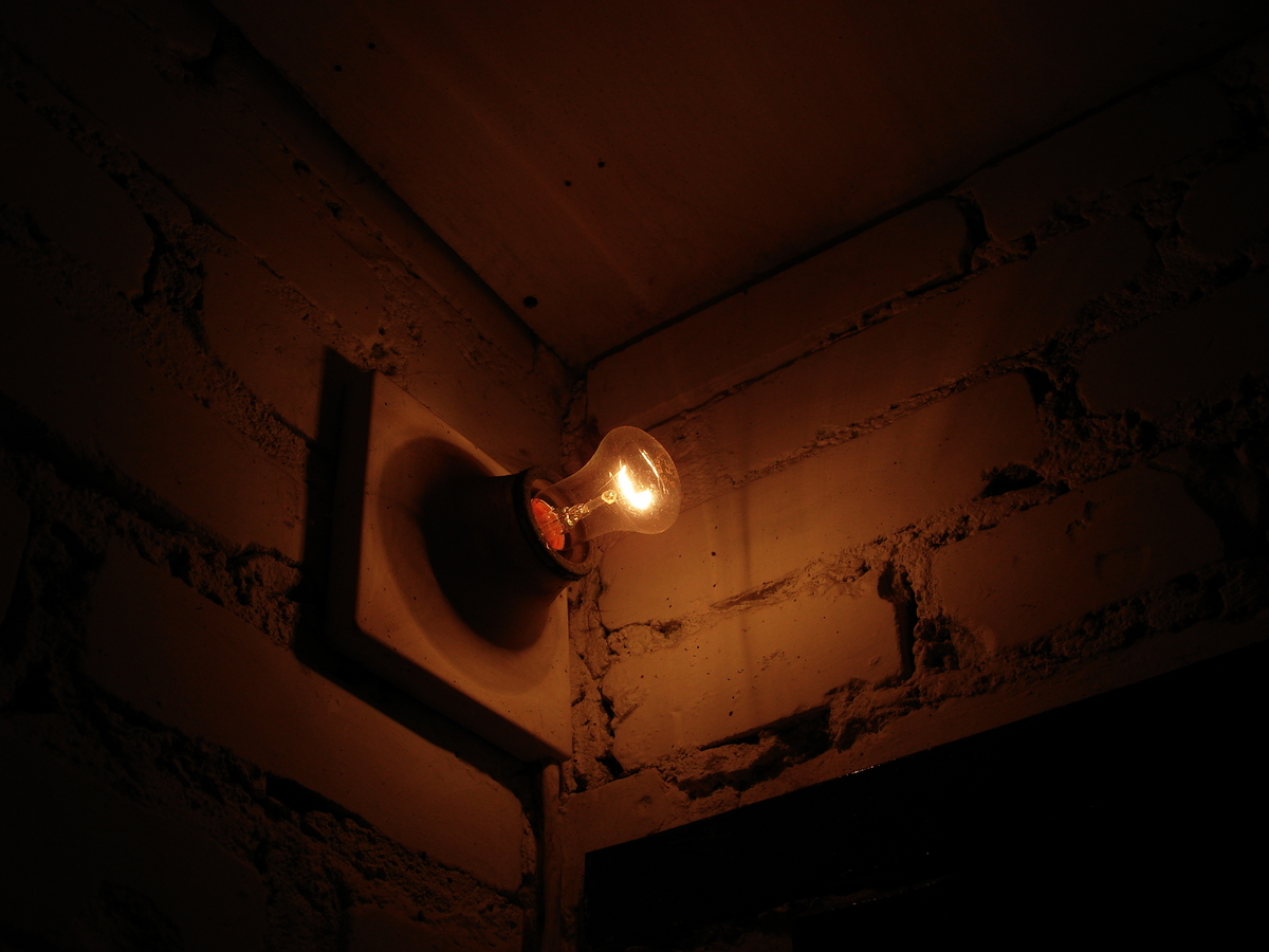 Сегодня в Крыму продолжат веерные отключения света из-за аварии на ТЭЦ Сегодня в Крыму продолжат веерные отключения света из-за аварии на ТЭЦ