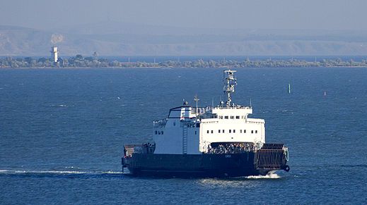 На Керченской переправе сохраняется штормовое предупреждение