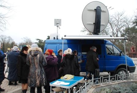 В Евпатории сегодня работала мобильная приемная президента России