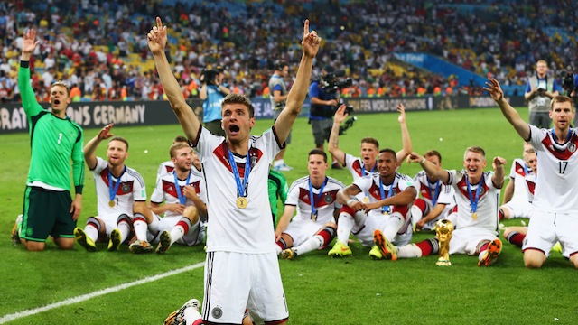 Из знаменитых футболистов в профессиональные тренеры Из знаменитых футболистов в профессиональные тренеры