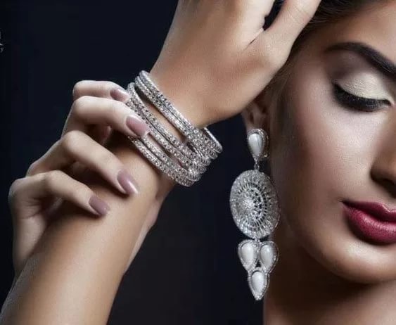 Украшения из серебра подчеркнут индивидуальность и стиль