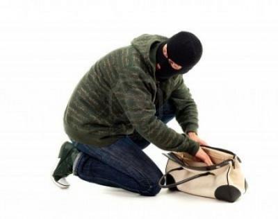 В Севастополе судимый наркоман украл сумку врача из его кабинета