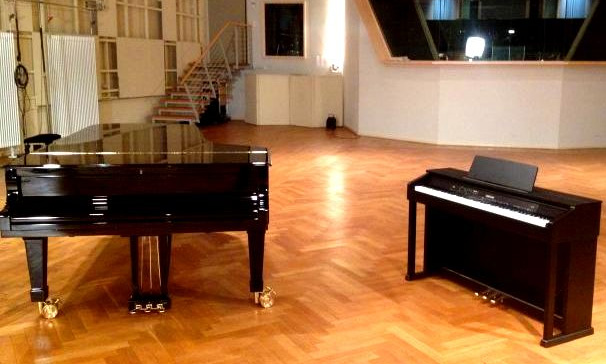 Сравнение акустического фортепиано и цифрового