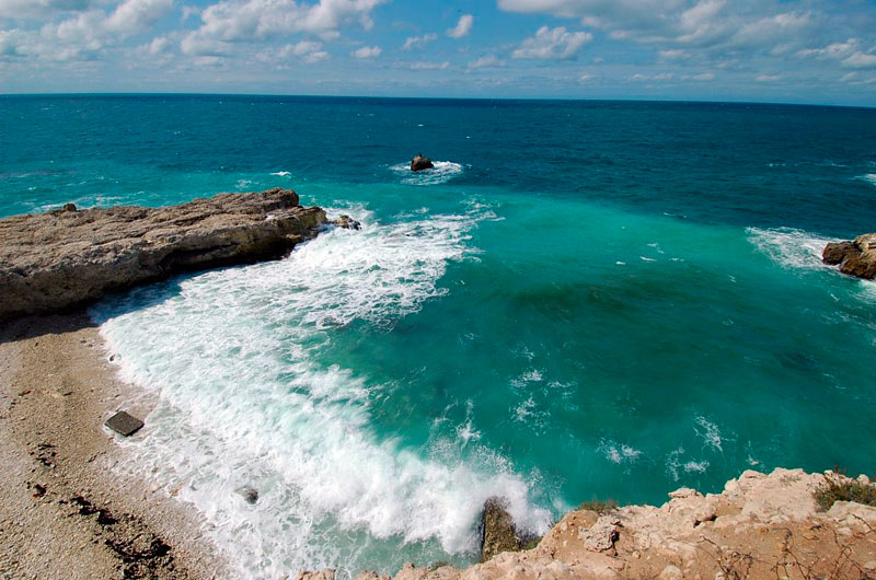 Голубая бухта Крыма: пиратское пристанище и царская обитель