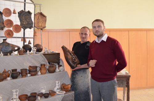 В крымском правительстве открылась выставка народных промыслов В крымском правительстве открылась выставка народных промыслов