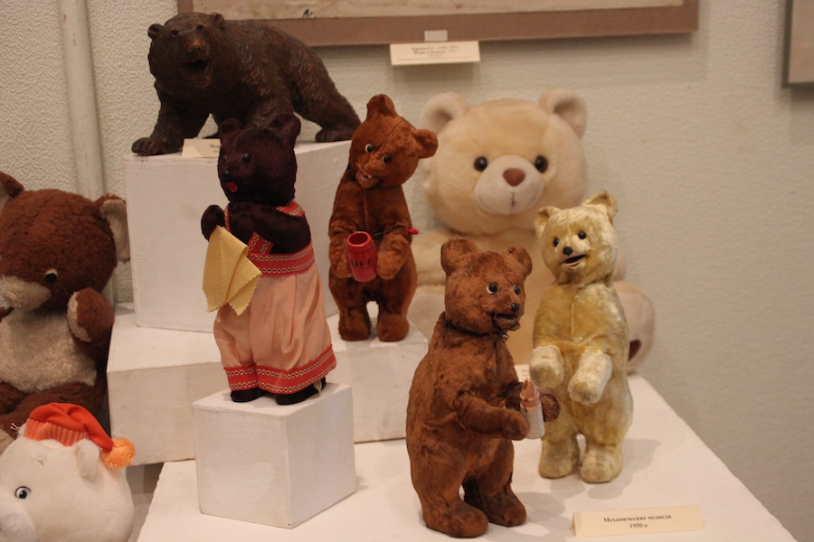 В Севастопольском художественном музее открылась выставка «Про медведя – хозяина русского леса» 