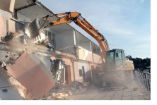 Суд постановил снести самовольные постройки на набережной Балаклавы в Севастополе Суд постановил снести самовольные постройки на набережной Балаклавы в Севастополе