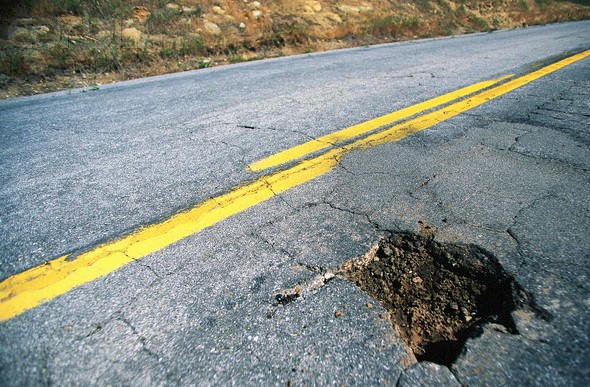 По факту незаконного списания бюджетных средств, выделенных на ремонт дороги в Сакском районе, возбуждено уголовное дело По факту незаконного списания бюджетных средств, выделенных на ремонт дороги в Сакском районе, возбуждено уголовное дело