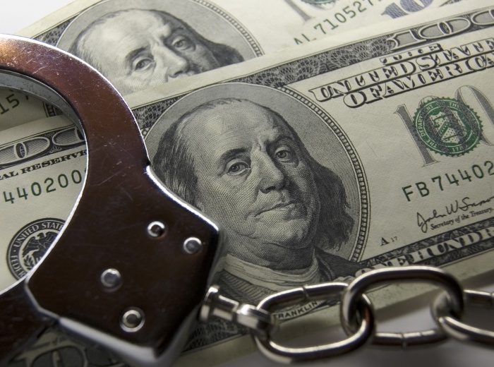 Сотрудника Ялтинского порта подозревают во взяточничестве Сотрудника Ялтинского порта подозревают во взяточничестве