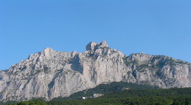 В горах Крыма спасли женщину с шестью детьми В горах Крыма спасли женщину с шестью детьми