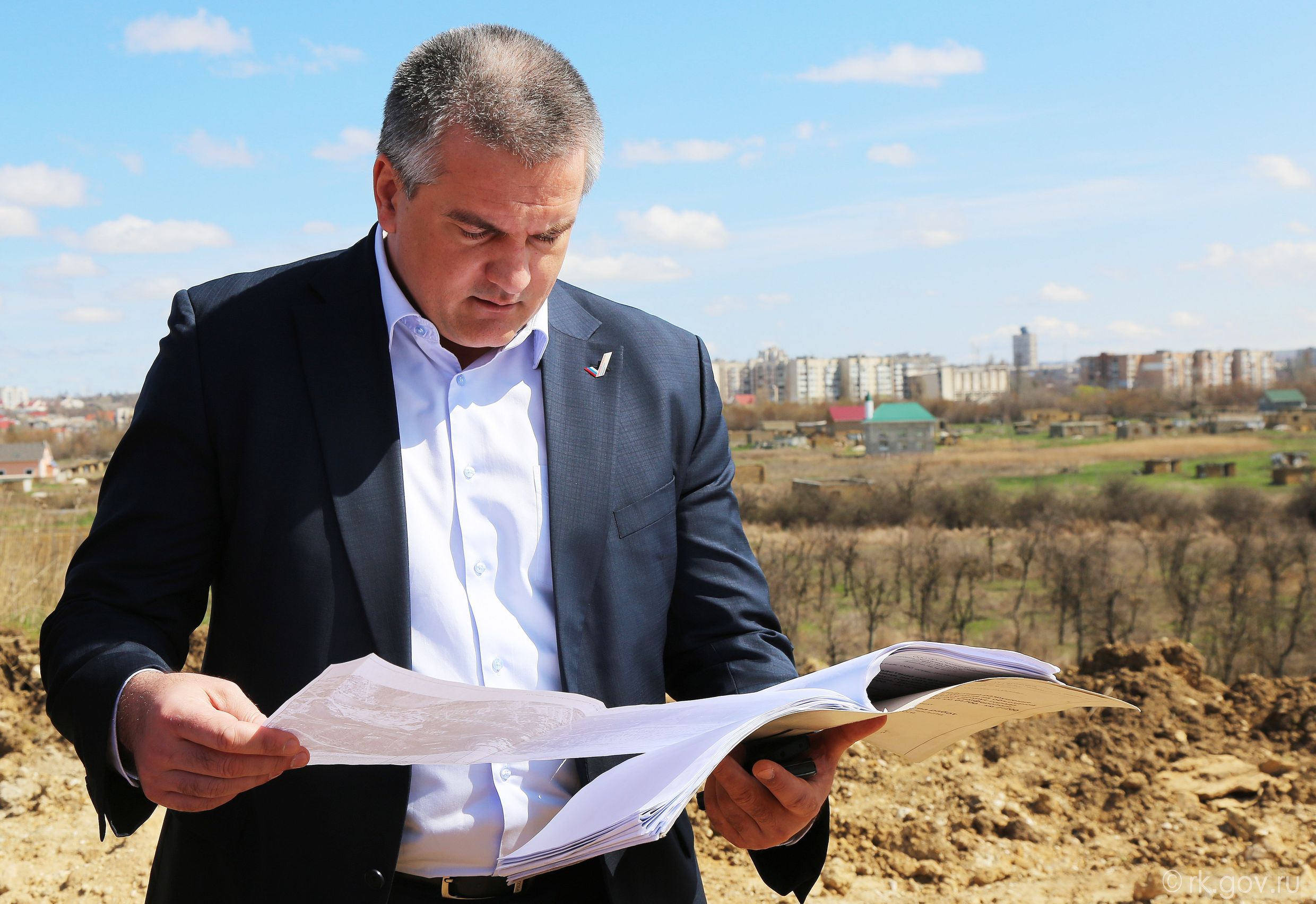 Сергей Аксёнов проинспектировал ход реконструкции объездной дороги Мирное-Дубки в Симферополе Сергей Аксёнов проинспектировал ход реконструкции объездной дороги Мирное-Дубки в Симферополе