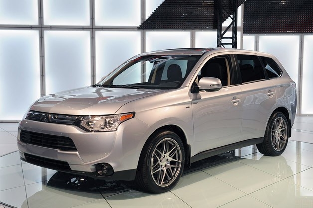 Mitsubishi обновила линейки моделей Outlander и L200