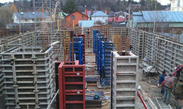 Начните строительство со строительной опалубки Начните строительство со строительной опалубки