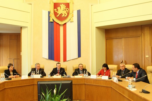 Муниципалитеты должны вести открытый диалог с крымчанами и безотлагательно решать вопросы людей - Константин Бахарев Муниципалитеты должны вести открытый диалог с крымчанами и безотлагательно решать вопросы людей - Константин Бахарев