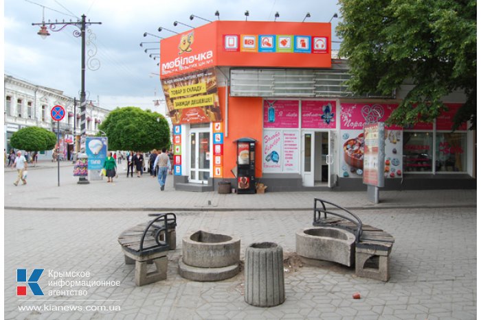 Фонари с улицы Пушкина в Симферополе перенесли в новый сквер