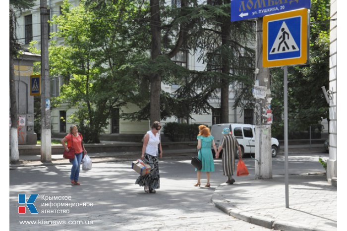 На улице Гоголя в Симферополе устанавливают дорожные знаки