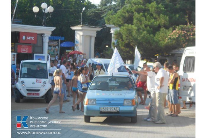 В Алуште прошел парад электромобилей