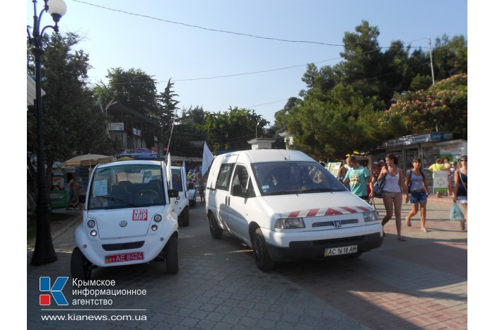 В Алуште прошел парад электромобилей