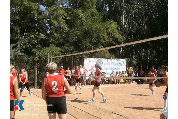 В Алуште проходят соревнования ветеранов волейбола