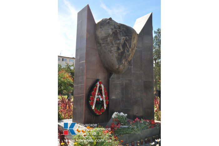 В Евпатории отметили 20-летие памятника воинам интернационалистам