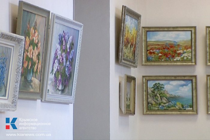 В Севастополе открылась выставка «Мир красок»