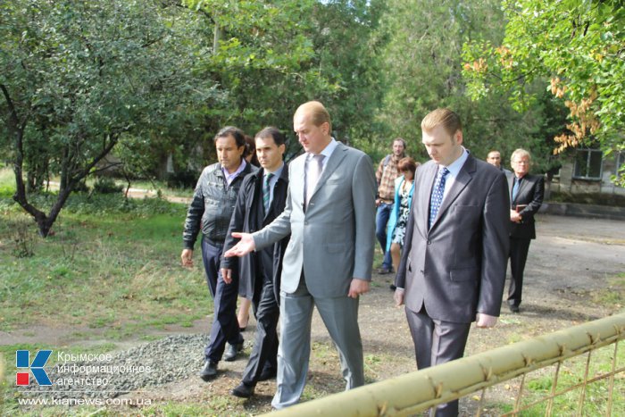 Вице-премьер Крыма проверил строительство новых детских садов