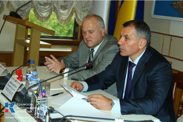 В крымском парламенте поздравили работников образования