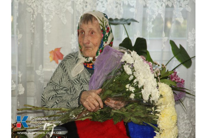 Жительницу Симферополя поздравили со 100-летним юбилеем