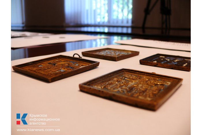 Крымским музеям передали 66 изъятых на границе ценностей