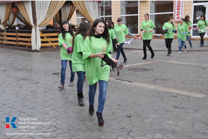 В центре Симферополе прошла акция «Сохраним женскую грудь»