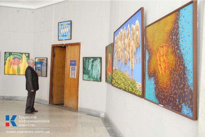 В Симферополе открылась выставка художника-авангардиста