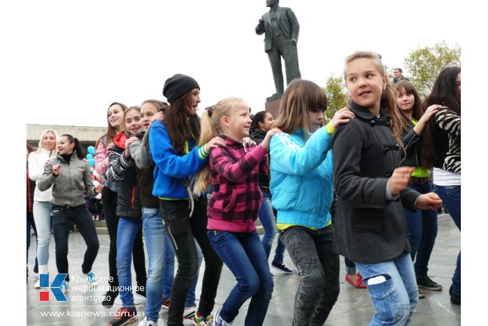 В Симферополе прошел тысячный танцевальный флешмоб