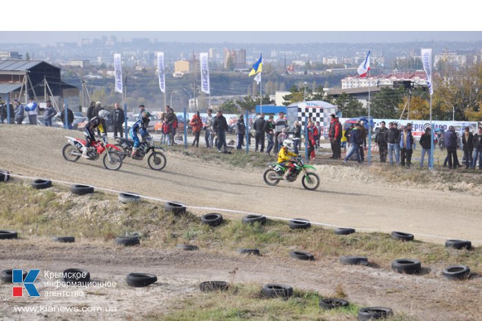 В Симферополе посоревновались гонщики на мотоциклах 