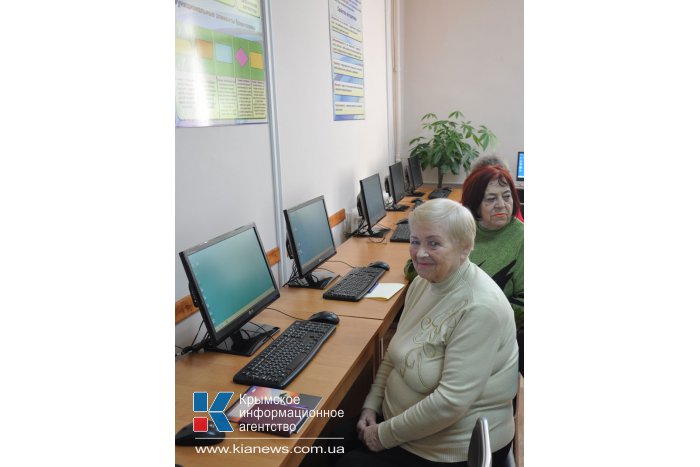 Пожилых людей в Симферополе будут учить компьютерной грамотности