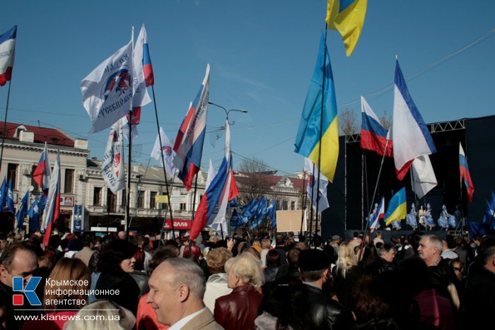 В Симферополе провели митинг в поддержку решения не подписывать соглашение об ассоциации с Евросоюзом