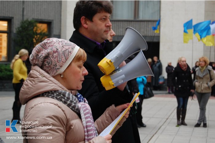 В Крыму провели митинг в поддержку государственных решений относительно евроинтеграции