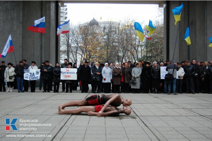 В Крыму провели митинг в поддержку государственных решений относительно евроинтеграции