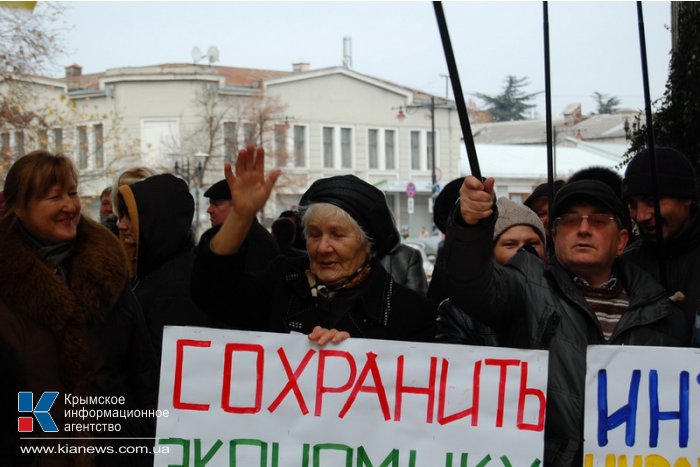 В Крыму провели митинг в поддержку государственных решений относительно евроинтеграции