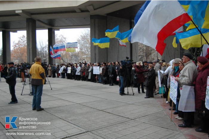 В Крыму провели митинг в поддержку государственных решений относительно евроинтеграции