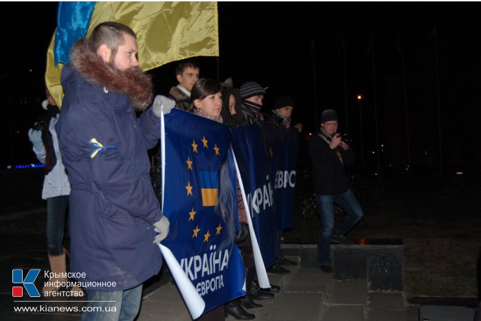 В Симферополе прошла немногочисленная акция в поддержку ассоциации Украины с ЕС 